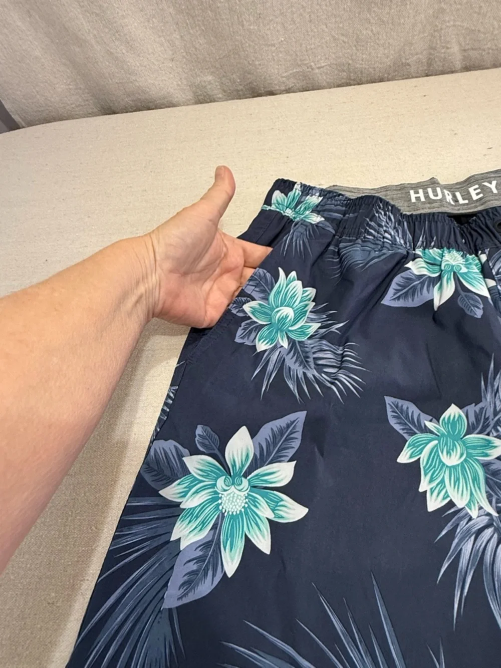 Hurley Men's Navy Floral Swim Trunks - Size Large